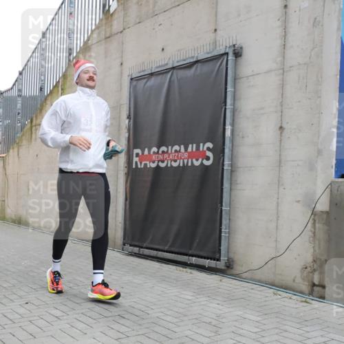 08.12.2024 - St. Pauli X-Mass-Run No. 14 H.Heesch http://msf.ph/oto/7491895 08.12.2024 09:57:50 Ziel 3258, 2840, 2842, 3258 meine-sportfotos.de