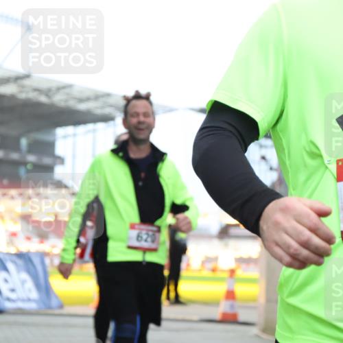 08.12.2024 - St. Pauli X-Mass-Run No. 14 H.Heesch http://msf.ph/oto/7491900 08.12.2024 10:05:42 Ziel 24, 273, 312, 1959, 2031, 2165, 2889, 2890, 2903, 2904, 3077, 3310, 3311, 3312, 3314, 3315, 3316, 3317, 3318, 126, 620, 949, 2146, 2889, 2890, 2903, 2904 meine-sportfotos.de