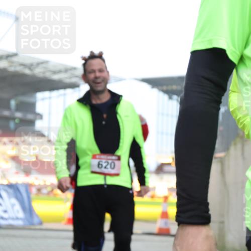08.12.2024 - St. Pauli X-Mass-Run No. 14 H.Heesch http://msf.ph/oto/7491927 08.12.2024 10:05:43 Ziel 24, 273, 312, 1959, 2031, 2165, 2889, 2890, 2903, 2904, 3077, 3310, 3311, 3312, 3314, 3315, 3316, 3317, 126, 620, 949, 2146, 2903, 2904, 3339 meine-sportfotos.de