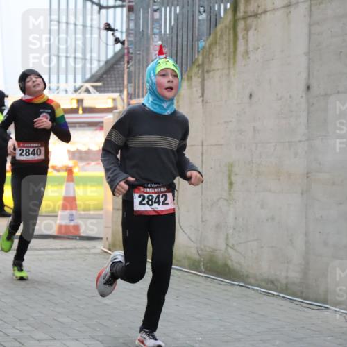 08.12.2024 - St. Pauli X-Mass-Run No. 14 H.Heesch http://msf.ph/oto/7491931 08.12.2024 09:57:55 Ziel 2840, 2842, 3258, 391, 2840, 2842 meine-sportfotos.de