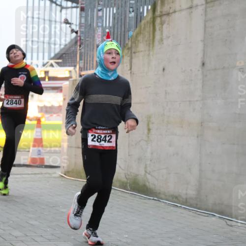 08.12.2024 - St. Pauli X-Mass-Run No. 14 H.Heesch http://msf.ph/oto/7491939 08.12.2024 09:57:55 Ziel 2840, 2842, 3258, 391, 2840, 2842 meine-sportfotos.de