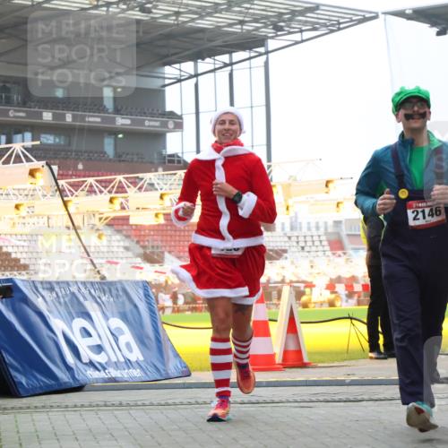 08.12.2024 - St. Pauli X-Mass-Run No. 14 H.Heesch http://msf.ph/oto/7491945 08.12.2024 10:05:48 Ziel 273, 312, 620, 949, 1959, 2031, 2889, 2890, 2903, 2904, 3316, 126, 2056, 2080, 2146, 2866, 3339 meine-sportfotos.de