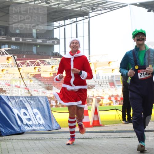08.12.2024 - St. Pauli X-Mass-Run No. 14 H.Heesch http://msf.ph/oto/7491952 08.12.2024 10:05:48 Ziel 273, 312, 620, 949, 1959, 2031, 2889, 2890, 2903, 2904, 3316, 126, 2056, 2080, 2146, 2866, 3339 meine-sportfotos.de