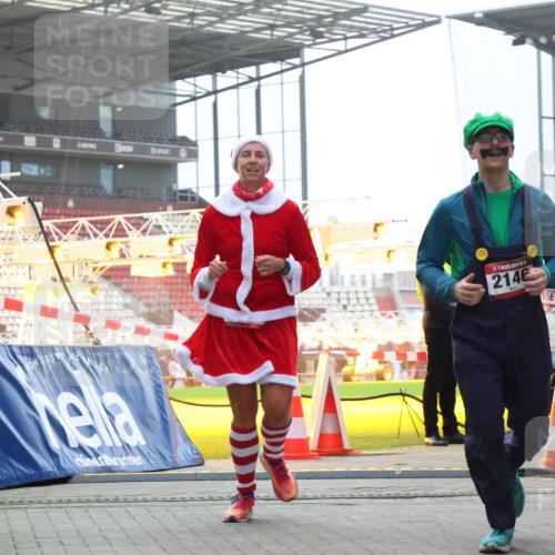08.12.2024 - St. Pauli X-Mass-Run No. 14 H.Heesch http://msf.ph/oto/7491960 08.12.2024 10:05:49 Ziel 620, 949, 1959, 2031, 2889, 2890, 2903, 2904, 126, 2056, 2080, 2146, 2866, 3339 meine-sportfotos.de