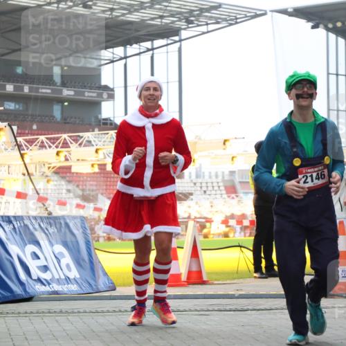 08.12.2024 - St. Pauli X-Mass-Run No. 14 H.Heesch http://msf.ph/oto/7491967 08.12.2024 10:05:49 Ziel 620, 949, 1959, 2031, 2889, 2890, 2903, 2904, 126, 2056, 2080, 2146, 2866, 3339 meine-sportfotos.de