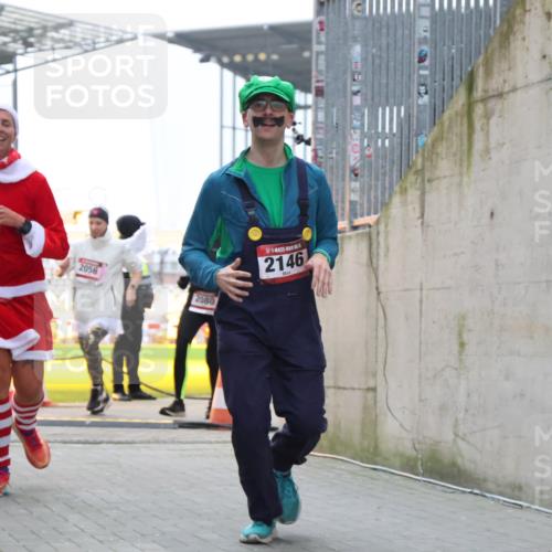 08.12.2024 - St. Pauli X-Mass-Run No. 14 H.Heesch http://msf.ph/oto/7491975 08.12.2024 10:05:49 Ziel 620, 949, 1959, 2031, 2889, 2890, 2903, 2904, 126, 2056, 2080, 2146, 2866, 3339 meine-sportfotos.de