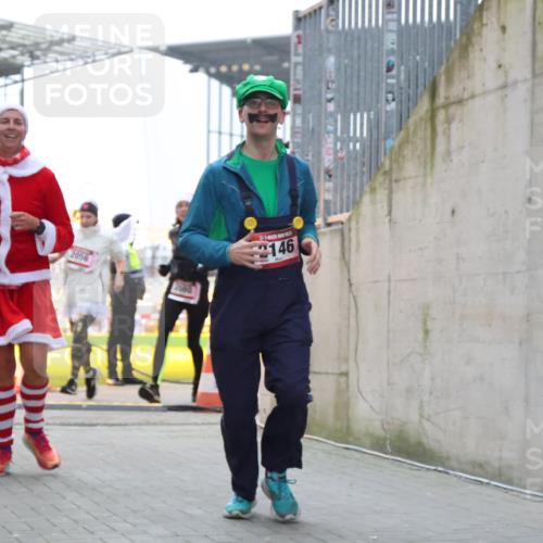 08.12.2024 - St. Pauli X-Mass-Run No. 14 H.Heesch http://msf.ph/oto/7491982 08.12.2024 10:05:49 Ziel 620, 949, 1959, 2031, 2889, 2890, 2903, 2904, 126, 2056, 2080, 2146, 2866, 3339 meine-sportfotos.de