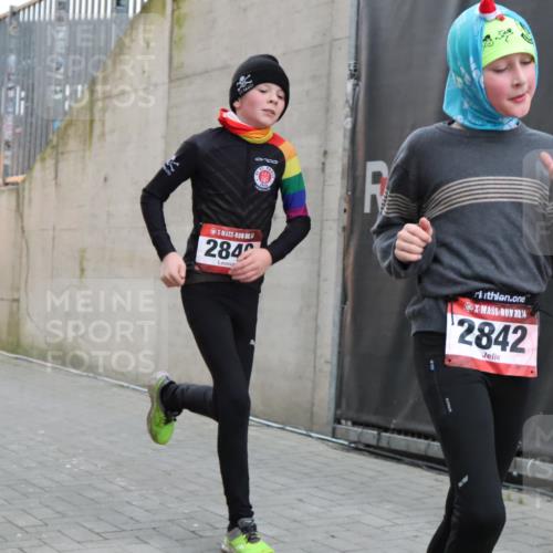 08.12.2024 - St. Pauli X-Mass-Run No. 14 H.Heesch http://msf.ph/oto/7492008 08.12.2024 09:57:56 Ziel 2840, 2842, 3258, 391, 2840, 2842 meine-sportfotos.de
