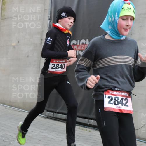 08.12.2024 - St. Pauli X-Mass-Run No. 14 H.Heesch http://msf.ph/oto/7492022 08.12.2024 09:57:57 Ziel 2840, 2842, 3258, 391, 2840, 2842 meine-sportfotos.de