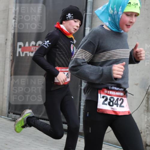 08.12.2024 - St. Pauli X-Mass-Run No. 14 H.Heesch http://msf.ph/oto/7492034 08.12.2024 09:57:57 Ziel 2840, 2842, 3258, 391, 2840, 2842 meine-sportfotos.de