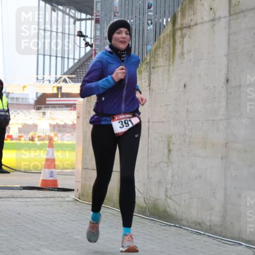 08.12.2024 - St. Pauli X-Mass-Run No. 14 H.Heesch http://msf.ph/oto/7492041 08.12.2024 09:57:59 Ziel 391, 2840, 2842, 3258, 391 meine-sportfotos.de