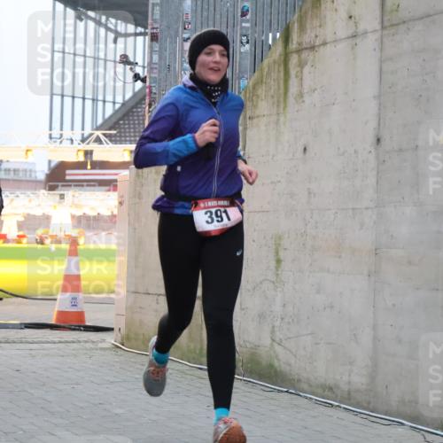 08.12.2024 - St. Pauli X-Mass-Run No. 14 H.Heesch http://msf.ph/oto/7492047 08.12.2024 09:57:59 Ziel 391, 2840, 2842, 3258, 391 meine-sportfotos.de