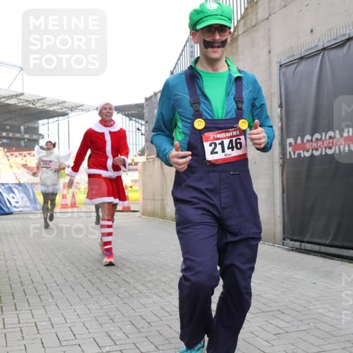08.12.2024 - St. Pauli X-Mass-Run No. 14 H.Heesch http://msf.ph/oto/7492075 08.12.2024 10:05:51 Ziel 126, 620, 949, 2031, 2146, 2889, 2890, 2903, 2904, 3339, 126, 1957, 2056, 2080, 2146, 2866, 3339 meine-sportfotos.de