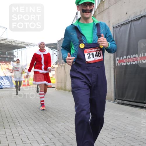 08.12.2024 - St. Pauli X-Mass-Run No. 14 H.Heesch http://msf.ph/oto/7492082 08.12.2024 10:05:51 Ziel 126, 620, 949, 2031, 2146, 2889, 2890, 2903, 2904, 3339, 126, 1957, 2056, 2080, 2146, 2866, 3339 meine-sportfotos.de