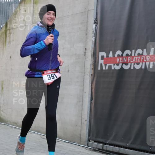 08.12.2024 - St. Pauli X-Mass-Run No. 14 H.Heesch http://msf.ph/oto/7492118 08.12.2024 09:58:00 Ziel 391, 2840, 2842, 3258, 391 meine-sportfotos.de