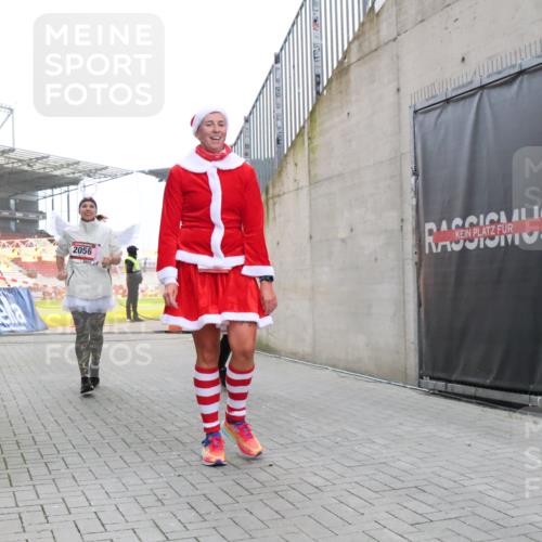 08.12.2024 - St. Pauli X-Mass-Run No. 14 H.Heesch http://msf.ph/oto/7492135 08.12.2024 10:05:53 Ziel 126, 620, 949, 2031, 2146, 2889, 2890, 2903, 2904, 3339, 1957, 2056, 2080, 2864, 2866, 3339 meine-sportfotos.de