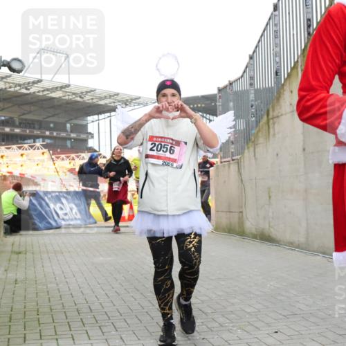 08.12.2024 - St. Pauli X-Mass-Run No. 14 H.Heesch http://msf.ph/oto/7492181 08.12.2024 10:05:54 Ziel 126, 620, 949, 2080, 2146, 2889, 2890, 2903, 2904, 3339, 1957, 2056, 2080, 2864, 2866 meine-sportfotos.de