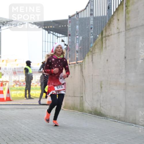 08.12.2024 - St. Pauli X-Mass-Run No. 14 H.Heesch http://msf.ph/oto/7492186 08.12.2024 09:58:13 Ziel 391, 510, 1532, 1789, 3092, 3171 meine-sportfotos.de