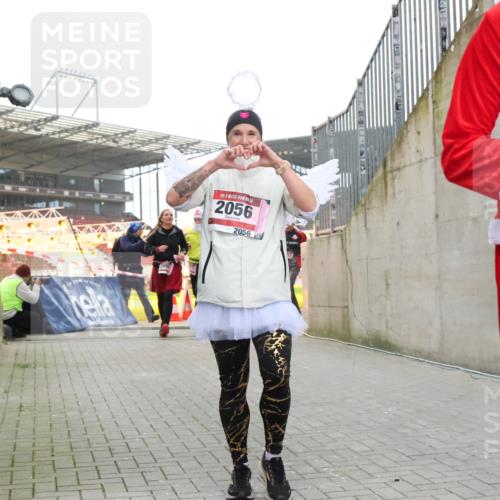 08.12.2024 - St. Pauli X-Mass-Run No. 14 H.Heesch http://msf.ph/oto/7492189 08.12.2024 10:05:54 Ziel 126, 620, 949, 2080, 2146, 2889, 2890, 2903, 2904, 3339, 1957, 2056, 2080, 2864, 2866 meine-sportfotos.de