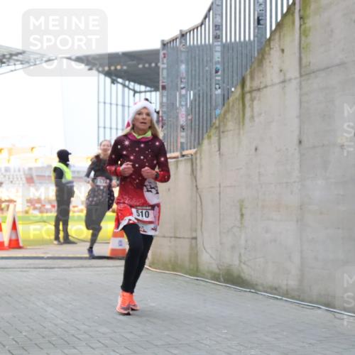 08.12.2024 - St. Pauli X-Mass-Run No. 14 H.Heesch http://msf.ph/oto/7492191 08.12.2024 09:58:13 Ziel 391, 510, 1532, 1789, 3092, 3171 meine-sportfotos.de