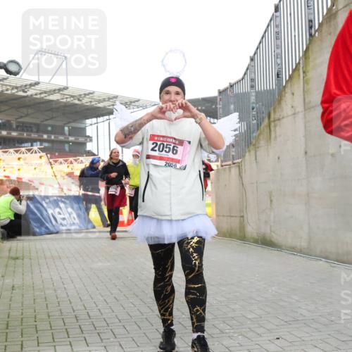 08.12.2024 - St. Pauli X-Mass-Run No. 14 H.Heesch http://msf.ph/oto/7492195 08.12.2024 10:05:55 Ziel 126, 620, 949, 2056, 2080, 2146, 2903, 2904, 3339, 1178, 1957, 2056, 2080, 2864, 2866 meine-sportfotos.de