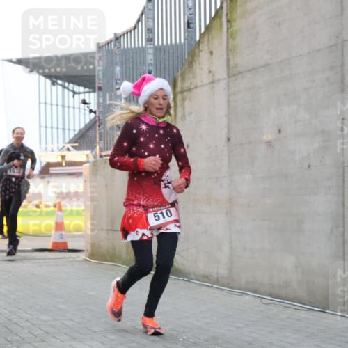 08.12.2024 - St. Pauli X-Mass-Run No. 14 H.Heesch http://msf.ph/oto/7492201 08.12.2024 09:58:14 Ziel 510, 510, 1532, 1789, 3092, 3171 meine-sportfotos.de