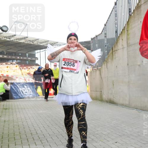 08.12.2024 - St. Pauli X-Mass-Run No. 14 H.Heesch http://msf.ph/oto/7492203 08.12.2024 10:05:55 Ziel 126, 620, 949, 2056, 2080, 2146, 2903, 2904, 3339, 1178, 1957, 2056, 2080, 2864, 2866 meine-sportfotos.de