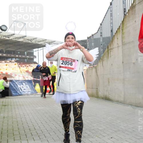 08.12.2024 - St. Pauli X-Mass-Run No. 14 H.Heesch http://msf.ph/oto/7492210 08.12.2024 10:05:55 Ziel 126, 620, 949, 2056, 2080, 2146, 2903, 2904, 3339, 1178, 1957, 2056, 2080, 2864, 2866 meine-sportfotos.de