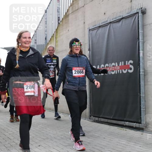 08.12.2024 - St. Pauli X-Mass-Run No. 14 H.Heesch http://msf.ph/oto/7492338 08.12.2024 10:06:01 Ziel 126, 1957, 2056, 2080, 2146, 2864, 2866, 3339, 751, 932, 1178, 1605, 1643, 1650, 1957, 2077, 2306, 2308, 2344, 2435, 2603, 2864, 2908, 3114, 3302 meine-sportfotos.de