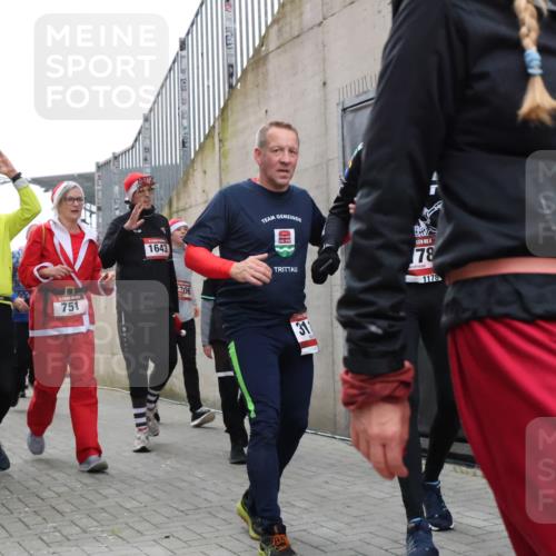 08.12.2024 - St. Pauli X-Mass-Run No. 14 H.Heesch http://msf.ph/oto/7492360 08.12.2024 10:06:03 Ziel 126, 1178, 1957, 2056, 2080, 2146, 2864, 2866, 3339, 751, 932, 1178, 1605, 1643, 1650, 2077, 2306, 2308, 2344, 2435, 2603, 2864, 2908, 3114, 3118, 3302 meine-sportfotos.de