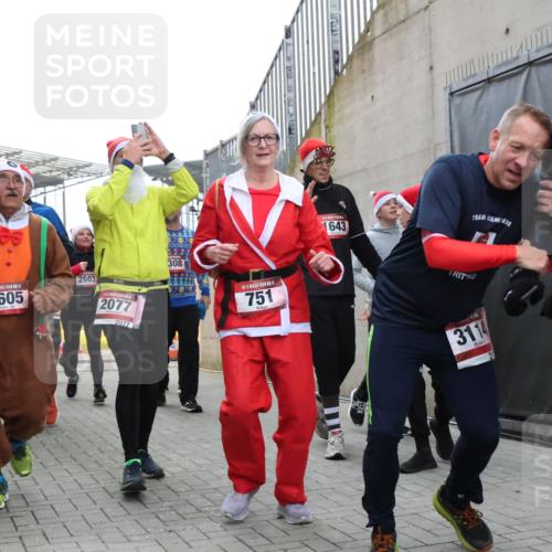 08.12.2024 - St. Pauli X-Mass-Run No. 14 H.Heesch http://msf.ph/oto/7492374 08.12.2024 10:06:04 Ziel 126, 751, 1178, 1605, 1643, 1957, 2056, 2080, 2146, 2864, 2866, 3114, 3339, 751, 932, 1178, 1605, 1643, 1650, 2077, 2306, 2308, 2344, 2435, 2603, 2908, 3114, 3118, 3302 meine-sportfotos.de