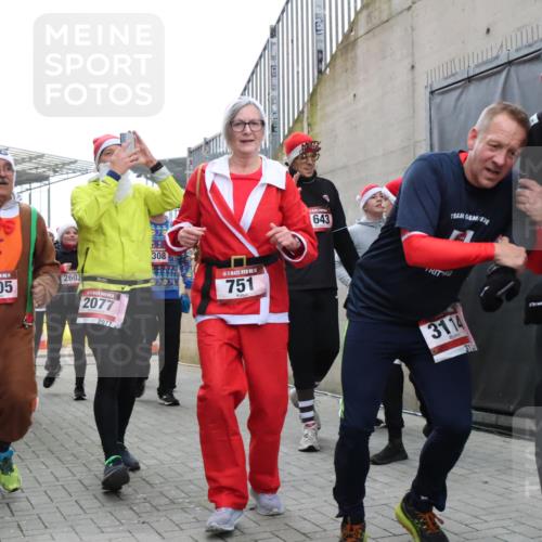 08.12.2024 - St. Pauli X-Mass-Run No. 14 H.Heesch http://msf.ph/oto/7492381 08.12.2024 10:06:04 Ziel 126, 751, 1178, 1605, 1643, 1957, 2056, 2080, 2146, 2864, 2866, 3114, 3339, 751, 932, 1178, 1605, 1643, 1650, 2077, 2306, 2308, 2344, 2435, 2603, 2908, 3114, 3118, 3302 meine-sportfotos.de