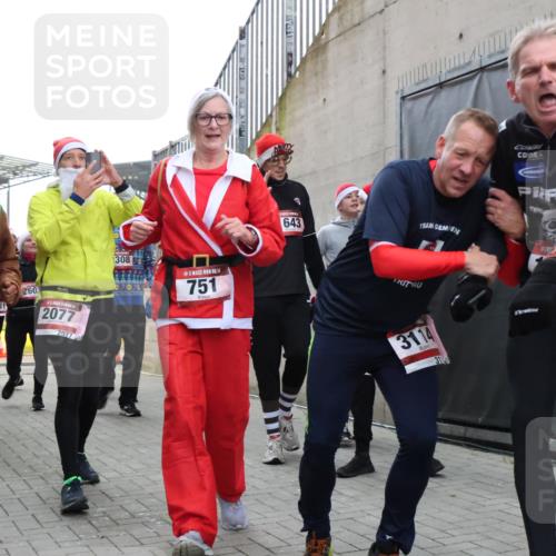 08.12.2024 - St. Pauli X-Mass-Run No. 14 H.Heesch http://msf.ph/oto/7492386 08.12.2024 10:06:04 Ziel 126, 751, 1178, 1605, 1643, 1957, 2056, 2080, 2146, 2864, 2866, 3114, 3339, 751, 932, 1178, 1605, 1643, 1650, 2077, 2306, 2308, 2344, 2435, 2603, 2908, 3114, 3118, 3302 meine-sportfotos.de