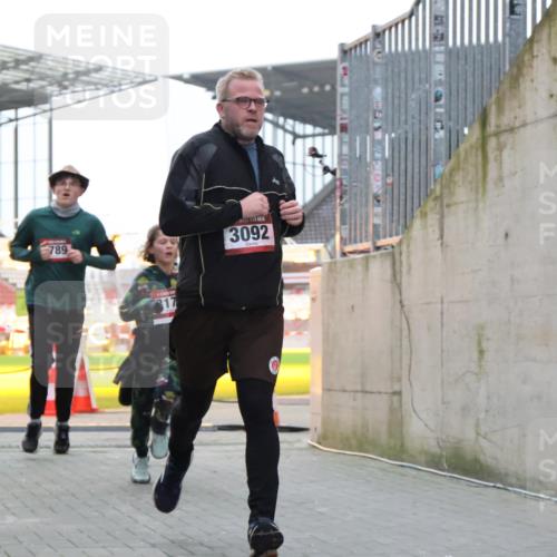 08.12.2024 - St. Pauli X-Mass-Run No. 14 H.Heesch http://msf.ph/oto/7492400 08.12.2024 09:58:19 Ziel 510, 1532, 3092, 1789, 2934, 2943, 2944, 3092, 3171 meine-sportfotos.de