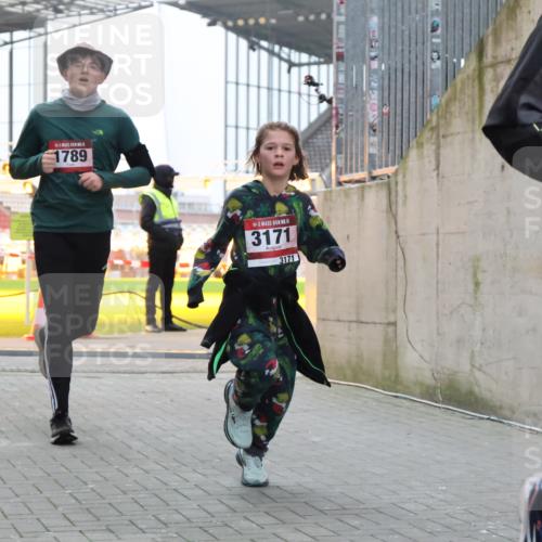 08.12.2024 - St. Pauli X-Mass-Run No. 14 H.Heesch http://msf.ph/oto/7492434 08.12.2024 09:58:20 Ziel 510, 1532, 1789, 3092, 3171, 1789, 2934, 2943, 2944, 3092, 3171 meine-sportfotos.de