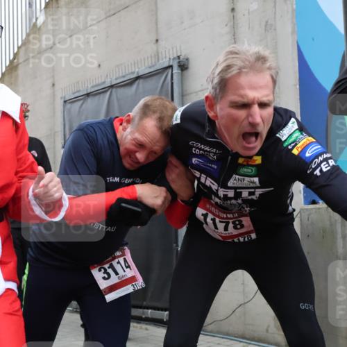 08.12.2024 - St. Pauli X-Mass-Run No. 14 H.Heesch http://msf.ph/oto/7492457 08.12.2024 10:06:05 Ziel 751, 1178, 1605, 1643, 1650, 1957, 2056, 2080, 2864, 2866, 3114, 3302, 3339, 751, 932, 1178, 1605, 1643, 1650, 2077, 2306, 2308, 2344, 2435, 2603, 2908, 3114, 3115, 3118, 3302 meine-sportfotos.de