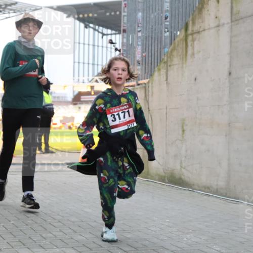 08.12.2024 - St. Pauli X-Mass-Run No. 14 H.Heesch http://msf.ph/oto/7492458 08.12.2024 09:58:20 Ziel 510, 1532, 1789, 3092, 3171, 1789, 2934, 2943, 2944, 3092, 3171 meine-sportfotos.de