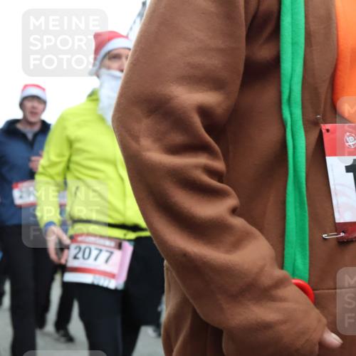 08.12.2024 - St. Pauli X-Mass-Run No. 14 H.Heesch http://msf.ph/oto/7492506 08.12.2024 10:06:07 Ziel 751, 932, 1178, 1605, 1643, 1650, 1957, 2056, 2077, 2080, 2435, 2603, 2864, 2866, 2908, 3114, 3302, 932, 1650, 2077, 2306, 2308, 2344, 2435, 2603, 2908, 3115, 3118, 3184, 3302 meine-sportfotos.de