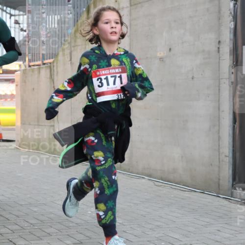 08.12.2024 - St. Pauli X-Mass-Run No. 14 H.Heesch http://msf.ph/oto/7492508 08.12.2024 09:58:20 Ziel 510, 1532, 1789, 3092, 3171, 1789, 2934, 2943, 2944, 3092, 3171 meine-sportfotos.de
