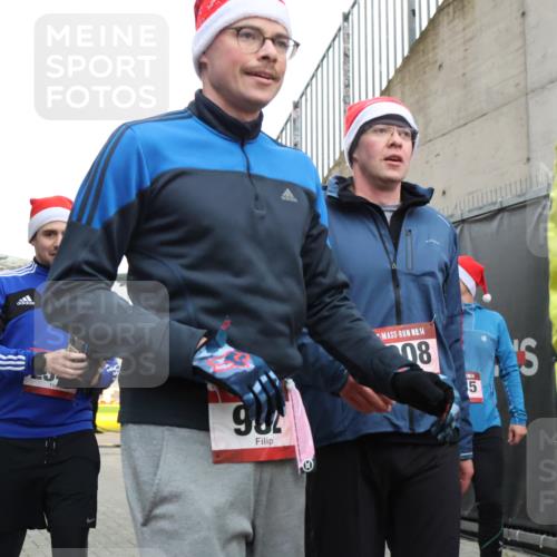 08.12.2024 - St. Pauli X-Mass-Run No. 14 H.Heesch http://msf.ph/oto/7492560 08.12.2024 10:06:08 Ziel 751, 932, 1178, 1605, 1643, 1650, 1957, 2056, 2077, 2080, 2306, 2308, 2344, 2435, 2603, 2864, 2866, 2908, 3114, 3302, 932, 1243, 2077, 2306, 2308, 2344, 2435, 2603, 2908, 3115, 3118, 3184 meine-sportfotos.de