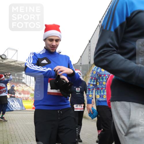 08.12.2024 - St. Pauli X-Mass-Run No. 14 H.Heesch http://msf.ph/oto/7492567 08.12.2024 10:06:09 Ziel 751, 932, 1178, 1605, 1643, 1650, 1957, 2056, 2077, 2306, 2308, 2344, 2435, 2603, 2864, 2866, 2908, 3114, 3302, 1243, 2306, 2308, 2344, 2435, 2908, 3115, 3118, 3184 meine-sportfotos.de