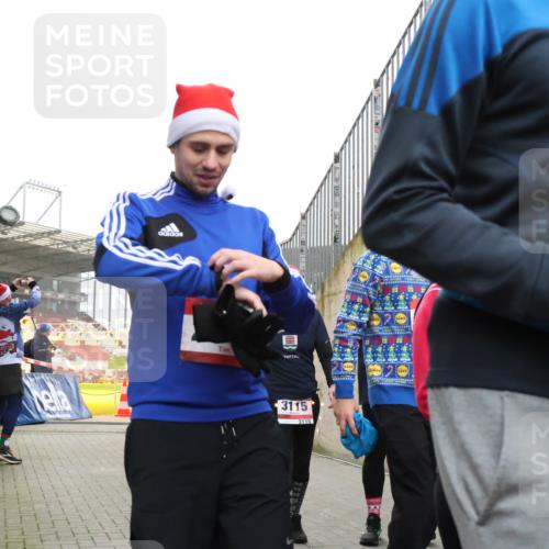 08.12.2024 - St. Pauli X-Mass-Run No. 14 H.Heesch http://msf.ph/oto/7492573 08.12.2024 10:06:09 Ziel 751, 932, 1178, 1605, 1643, 1650, 1957, 2056, 2077, 2306, 2308, 2344, 2435, 2603, 2864, 2866, 2908, 3114, 3302, 1243, 2306, 2308, 2344, 2435, 2908, 3115, 3118, 3184 meine-sportfotos.de