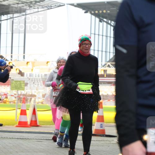 08.12.2024 - St. Pauli X-Mass-Run No. 14 H.Heesch http://msf.ph/oto/7492611 08.12.2024 10:06:12 Ziel 751, 932, 1178, 1605, 1643, 1650, 1957, 2077, 2306, 2308, 2344, 2435, 2603, 2864, 2908, 3114, 3118, 3302, 175, 1243, 2474, 3115, 3118, 3184 meine-sportfotos.de