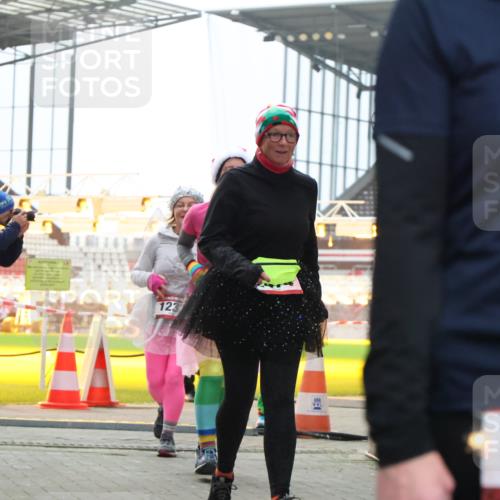 08.12.2024 - St. Pauli X-Mass-Run No. 14 H.Heesch http://msf.ph/oto/7492616 08.12.2024 10:06:12 Ziel 751, 932, 1178, 1605, 1643, 1650, 1957, 2077, 2306, 2308, 2344, 2435, 2603, 2864, 2908, 3114, 3118, 3302, 175, 1243, 2474, 3115, 3118, 3184 meine-sportfotos.de