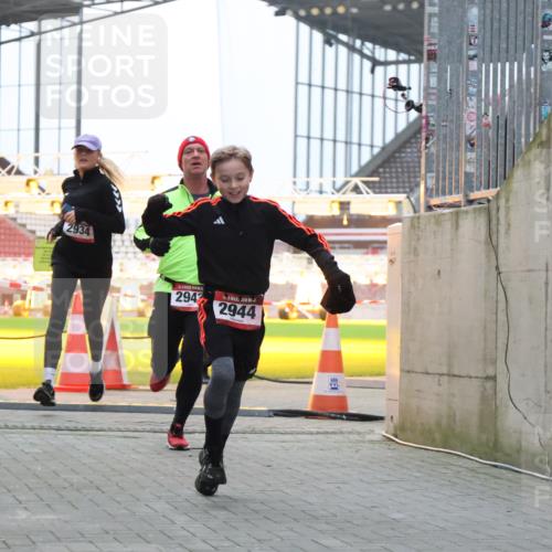 08.12.2024 - St. Pauli X-Mass-Run No. 14 H.Heesch http://msf.ph/oto/7492625 08.12.2024 09:58:24 Ziel 510, 1532, 1789, 3092, 3171, 1396, 1397, 2872, 2934, 2943, 2944 meine-sportfotos.de