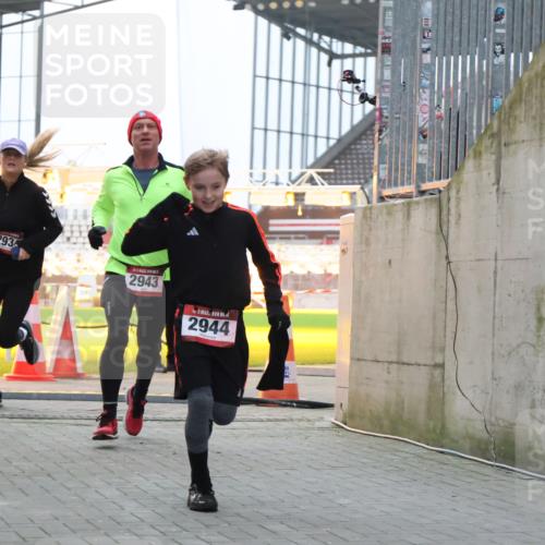 08.12.2024 - St. Pauli X-Mass-Run No. 14 H.Heesch http://msf.ph/oto/7492645 08.12.2024 09:58:24 Ziel 510, 1532, 1789, 3092, 3171, 1396, 1397, 2872, 2934, 2943, 2944 meine-sportfotos.de