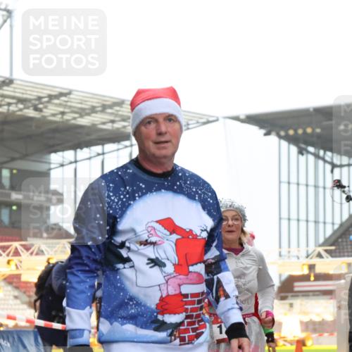 08.12.2024 - St. Pauli X-Mass-Run No. 14 H.Heesch http://msf.ph/oto/7492649 08.12.2024 10:06:14 Ziel 751, 932, 1178, 1605, 1643, 1650, 2077, 2306, 2308, 2344, 2435, 2603, 2864, 2908, 3114, 3115, 3118, 3302, 175, 1068, 1243, 2474, 3115, 3184 meine-sportfotos.de