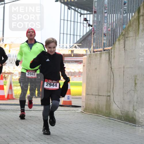 08.12.2024 - St. Pauli X-Mass-Run No. 14 H.Heesch http://msf.ph/oto/7492651 08.12.2024 09:58:24 Ziel 510, 1532, 1789, 3092, 3171, 1396, 1397, 2872, 2934, 2943, 2944 meine-sportfotos.de