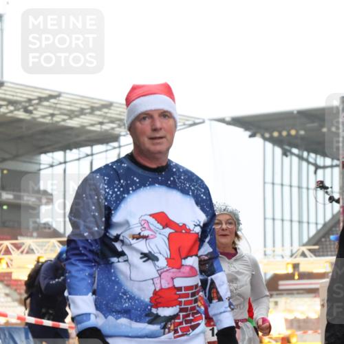 08.12.2024 - St. Pauli X-Mass-Run No. 14 H.Heesch http://msf.ph/oto/7492653 08.12.2024 10:06:14 Ziel 751, 932, 1178, 1605, 1643, 1650, 2077, 2306, 2308, 2344, 2435, 2603, 2864, 2908, 3114, 3115, 3118, 3302, 175, 1068, 1243, 2474, 3115, 3184 meine-sportfotos.de