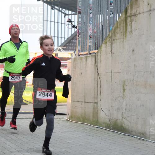 08.12.2024 - St. Pauli X-Mass-Run No. 14 H.Heesch http://msf.ph/oto/7492681 08.12.2024 09:58:24 Ziel 510, 1532, 1789, 3092, 3171, 1396, 1397, 2872, 2934, 2943, 2944 meine-sportfotos.de